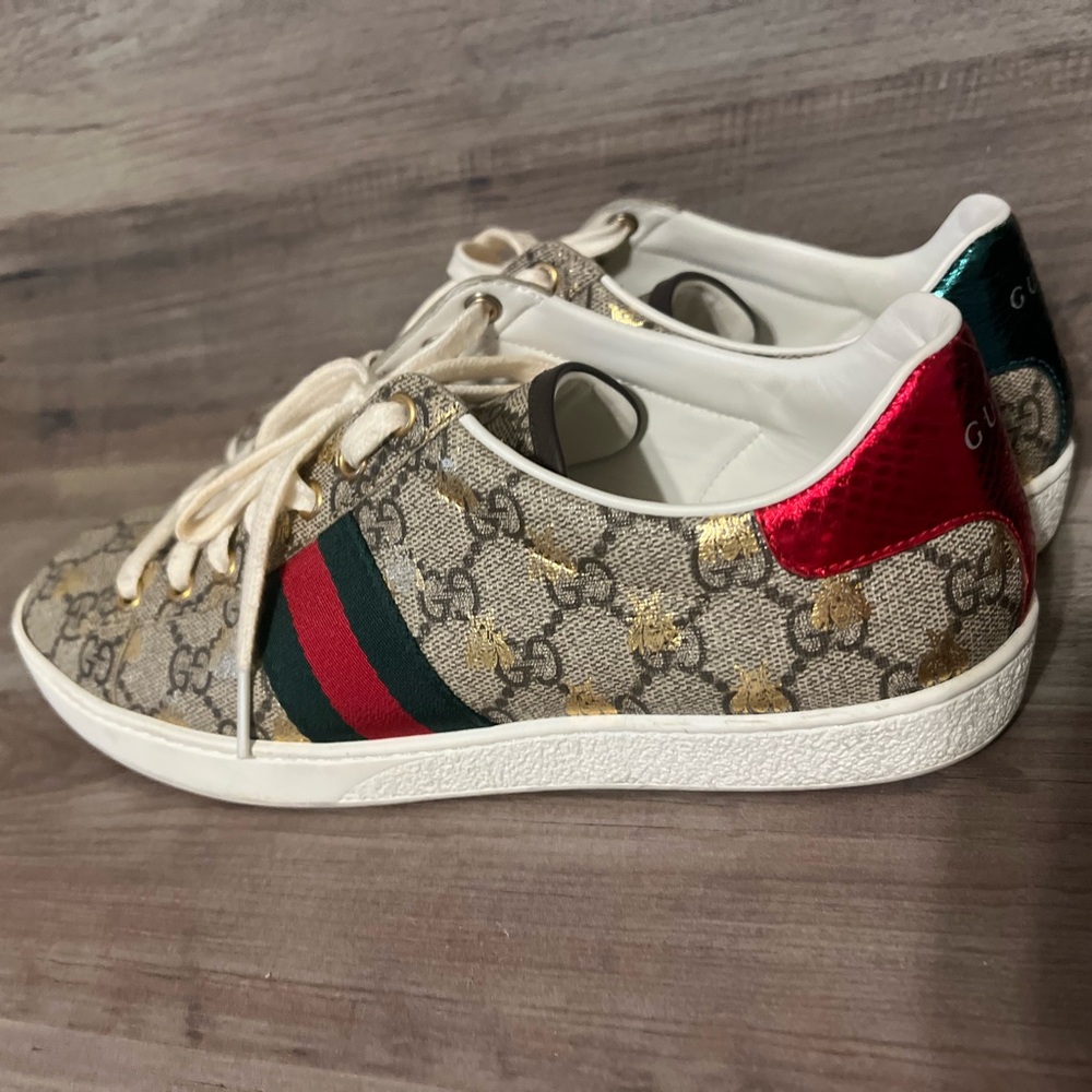 Gucci Women's Ace Bee GG Supreme